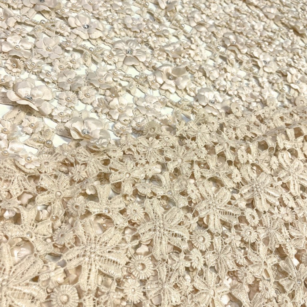 Объемное кружево в оттенке беж Объемное кружево в оттенке беж