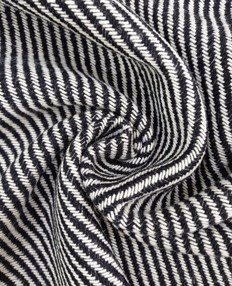 Пальтовая черно-белая диагональ плетение